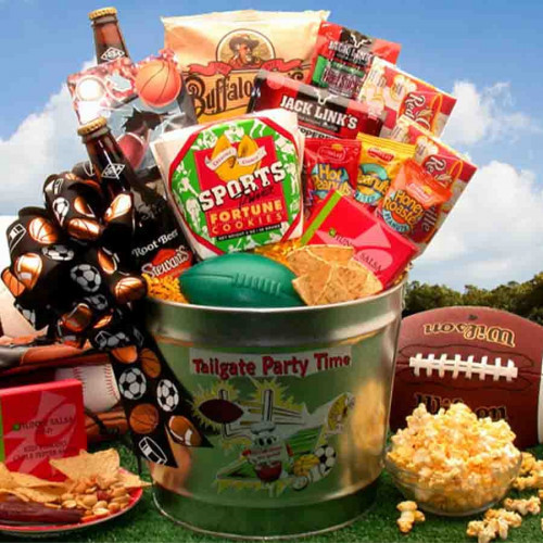 A gift for dad or a birthday gift for him! Tailgate party! Do you have a weekend warrior on your gift giving list? This awesome tailgate party gift pail is the perfect gift for all the sports fanatics you know. Filled to overflowing with delicious snacks, #food
