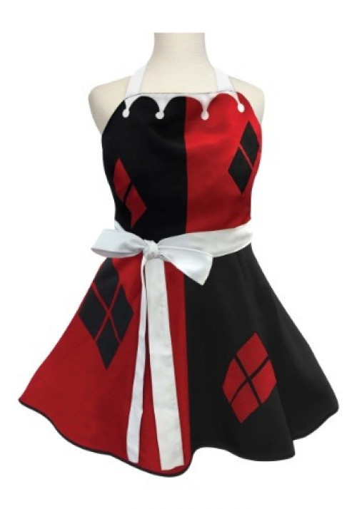 Whip up a batch of your favorite treats in this Harley Quinn fashion apron. #fashion