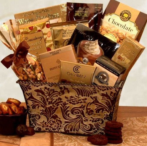 This high-end collection includes both the savory and sweet, offering cheeses, spreads, cookies, and more. #gift