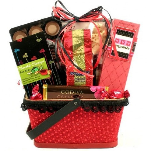 This lovely Valentine's Day basket arrives filled with tasty treats for your sweet! #gift