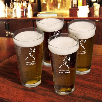 Choose from a variety of sports and hobby images and then add your personal engraving. Just right for your favorite ice-cold brew, our Icon Pint Glass set provides you with a variety of options for design and personalization. Choose from our detailed imag #bar