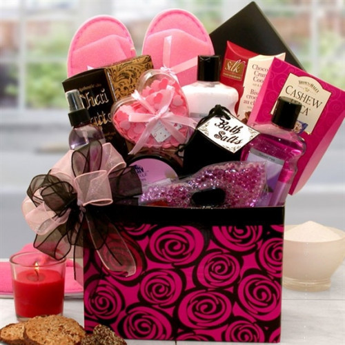 Treat her to heavenly bath and body retreat. Soak the day away surrounded with the sweet scent of Sweet pea. This beautiful gift box is designed to pamper and rejuvenate the body and soul, presented in a keepsake floral gift box perfect for storing cheris #gift