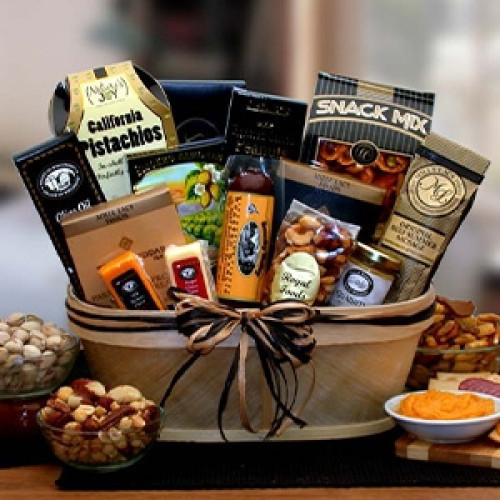 For that special someone that loves nuts, meats and cheeses! This unique split wood container holds a gourmet assortment of fine nuts, gourmet sausages and delectable cheeses. Perfect for your Dad on his special day or a college student during exam week. #gift