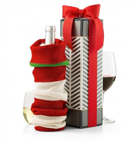A gift that exceeds expectations in presentation and quality, this exquisite gift set is an impressive way to send a bottle of upscale champagne. The unique experience begins with a metallic-accented wine box that opens to reveal a bottle of Mumm Napa Cuv #gift