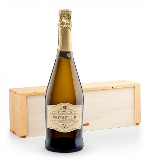 This elegant gift comes with a bottle of well-balanced, crisp Domaine Ste. Michelle. This champagne will bring joy to the palate with apple & citrus characteristics. The champagne will arrive packaged in an elegant, vineyard-themed gift crate. #gift