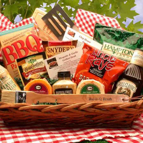 Your grill master will definitely appreciate this gift collection featuring a variety of treats, seasonings, and barbecue tools, all designed to make their next cookout a resounding success! Send a BBG Gift Basket today to your Grill King. #gift