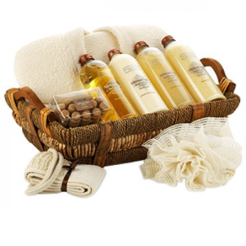 De stress and pamper your loved ones with this basket featuring 1 Towel, bath accessories such as loofas, sponges/scrubs, body brushes, bath shower gel, organic shampoo, body wash, hair conditioner. In the rare event that a substitution is necessary, we m #gift