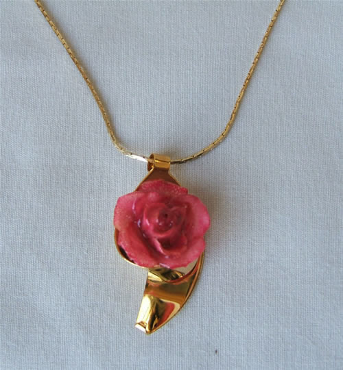 Miniature Rose Jewelry for the Rose Lover - Miniature Rose Necklace with 24k gold trim. Miniature pink roses have been preserved in a clear lacquer finish to allow them to be everlasting. They are trimmed in gold using a similar process to our gold roses. #gift