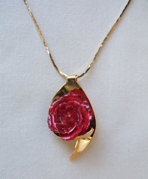 Miniature Rose Jewelry for the Rose Lover - Miniature Rose Necklace with 24k gold trim. Miniature red roses have been preserved in a clear lacquer finish to allow them to be everlasting. They are trimmed in gold using a similar process to our gold roses. #gift
