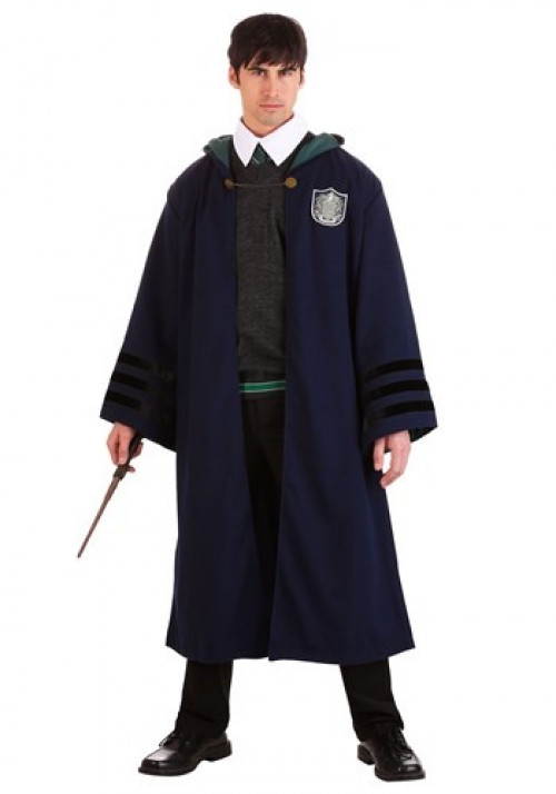 Dress as He Who Must Not Be Named in his Hogwarts years with this Vintage Harry Potter Hogwarts Slytherin Robe! This vintage robe will have you passing as Tom Riddle without even having to take Polyjuice Potion! #vintage