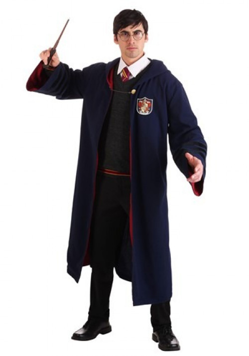 Travel back in time with this Vintage Harry Potter Hogwarts Gryffindor Robe! This vintage robe is perfect for your Harry Potter themed Halloween! #vintage