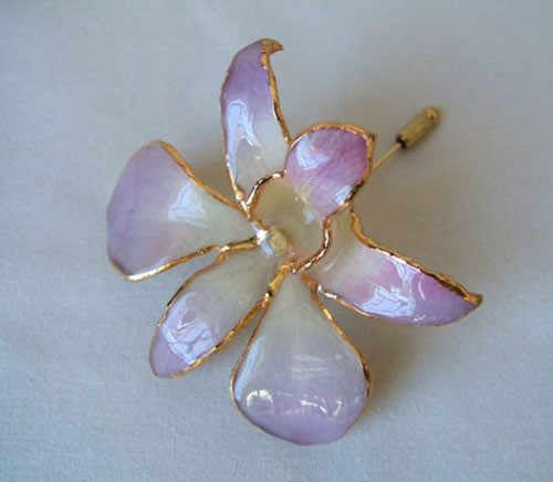 Picked at the peak of its natural perfection, a lush, exotic orchid blossom gives this Lilac Dendrobium Orchid brooch its ethereal beauty. Each delicate, vibrant flower is skillfully preserved in lacquer and trimmed with touches of 24K gold. The Lilac Orc #gift