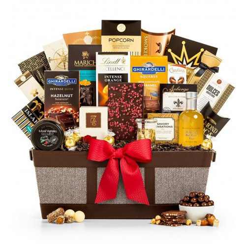 Filled with the finest gourmet goods. This plentiful gift of luxury chocolate, wild Pacific smoked salmon and many more gourmet delights is fit for any king or queen. A curated collection of our favorite chocolates and gourmet fare comes together in this #gift
