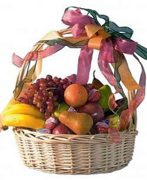 Our impressive large willow basket arrives filled with a selection of fresh seasonal fruit and assorted cheeses. The fruits may include pears, apples, grapes, oranges and bananas. Exact basket and fruit selection may vary by season and delivery location. #gift