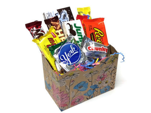 Chocolate Lovers Gift Boxes in 8 colorful styles including Happy Birthday, Thank You and more.A typical assortment includes one each of the following full-size candy bars: 100 Grand, Butterfinger, Chunky, Heath, Mallo Cup, Mounds, Junior Mints, Reese's Cu #candy
